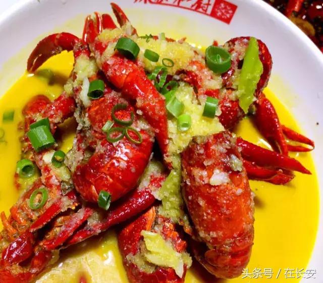 吃小龙虾一口一个好吃的,西安一生必吃的小龙虾