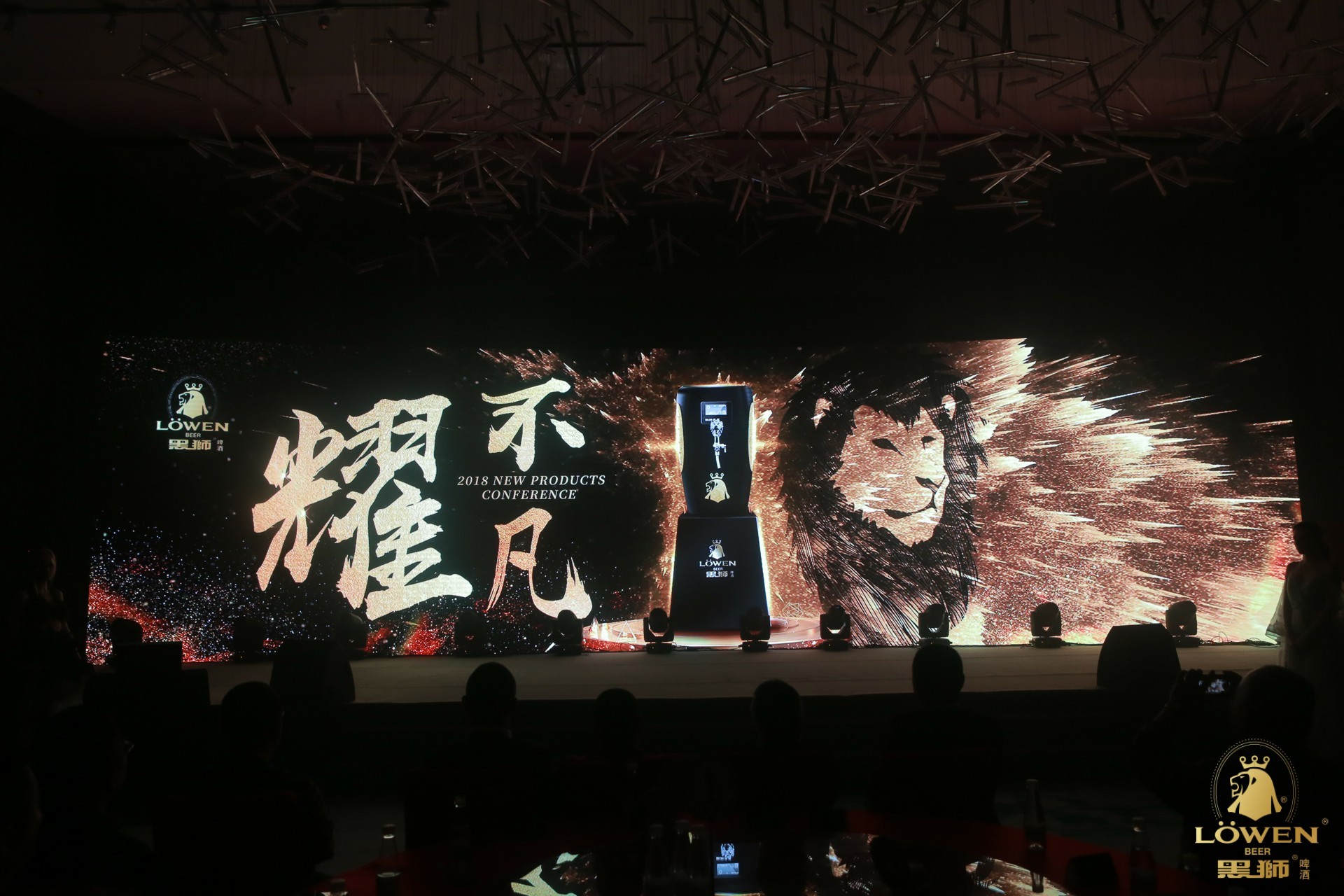 雪花黑狮原浆啤酒,网红直播饮白酒