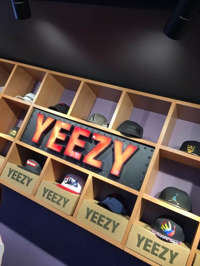 我冒着生命危险暗访了定价1999元的山寨YEEZY订货会