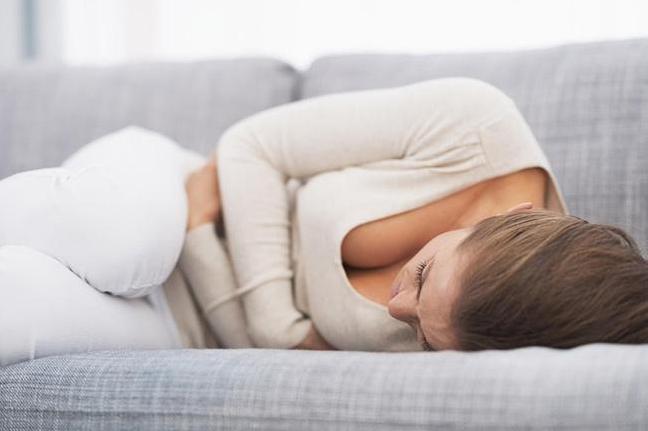 月经期间腰疼是输卵管堵塞么,月经期间腰疼腿酸软怎么回事