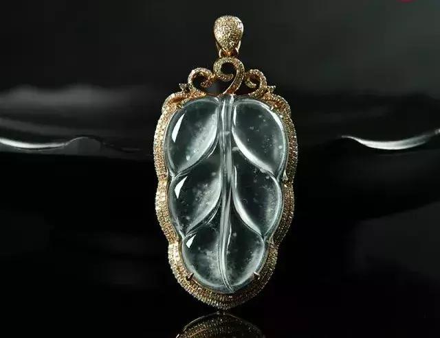 翡翠定期清洁,翡翠脏可以打磨掉吗