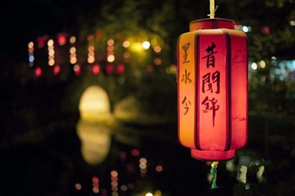 不用秉烛夜游的我们，有多幸运？