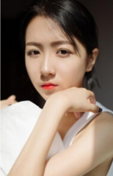 为什么女生喜欢嘴唇厚的,女生喜欢上嘴唇薄下嘴唇厚