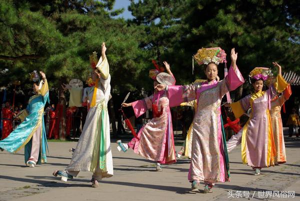 满族人的房间都是怎么布置的,满族高考加分吗
