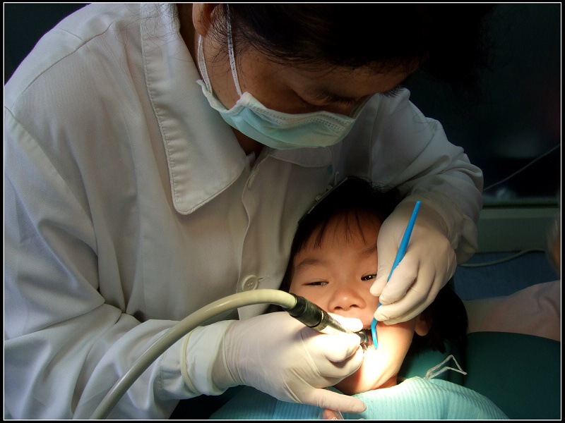 乳牙蛀牙只剩根部需要拔掉吗,为啥乳牙蛀牙10岁以后才换