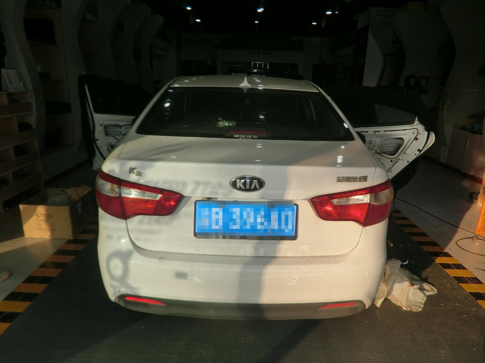 起亚k2改灯套件,起亚k2改音响效果