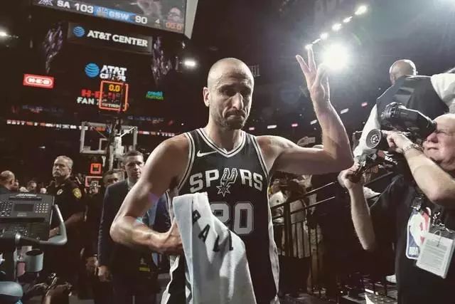 马努吉诺比利苏群,苏群评价马努