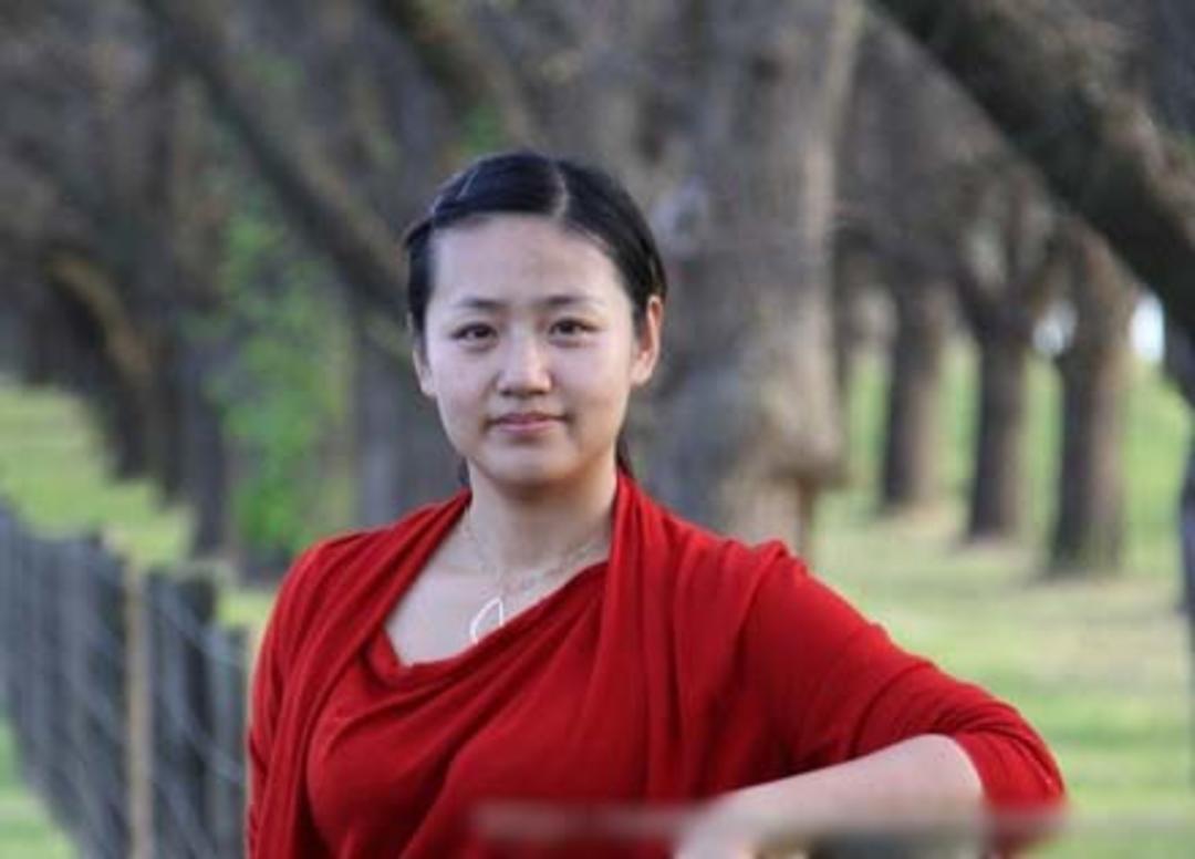 于谦与小10岁娇妻罕见同框,于谦与妻子的合影照