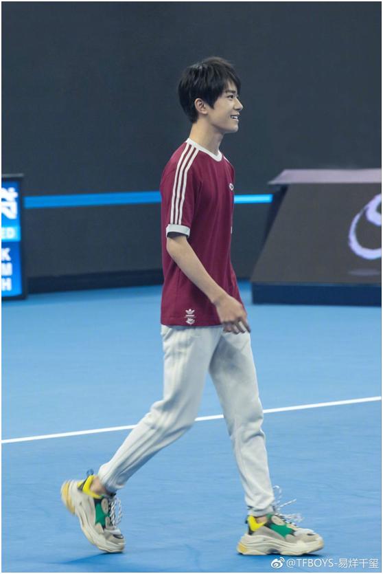 巴黎世家老爹鞋triples复古运动鞋,巴黎世家黑粉老爹鞋