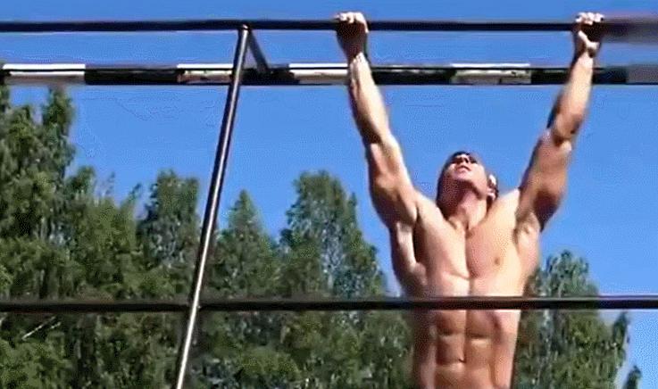 拉伸背部可以使背变薄,背部宽但是没厚度