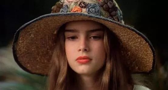 10岁全裸上镜《花花公子》，她的美貌被好莱坞誉为世界第八大奇迹