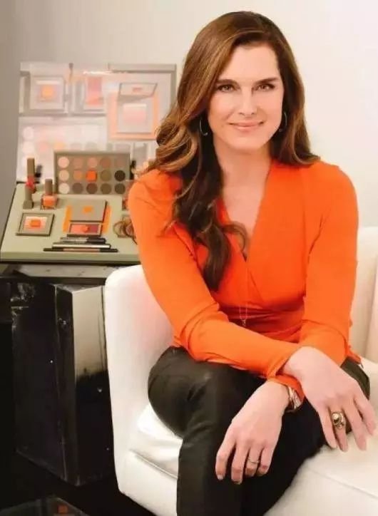 10岁全裸上镜《花花公子》，她的美貌被好莱坞誉为世界第八大奇迹