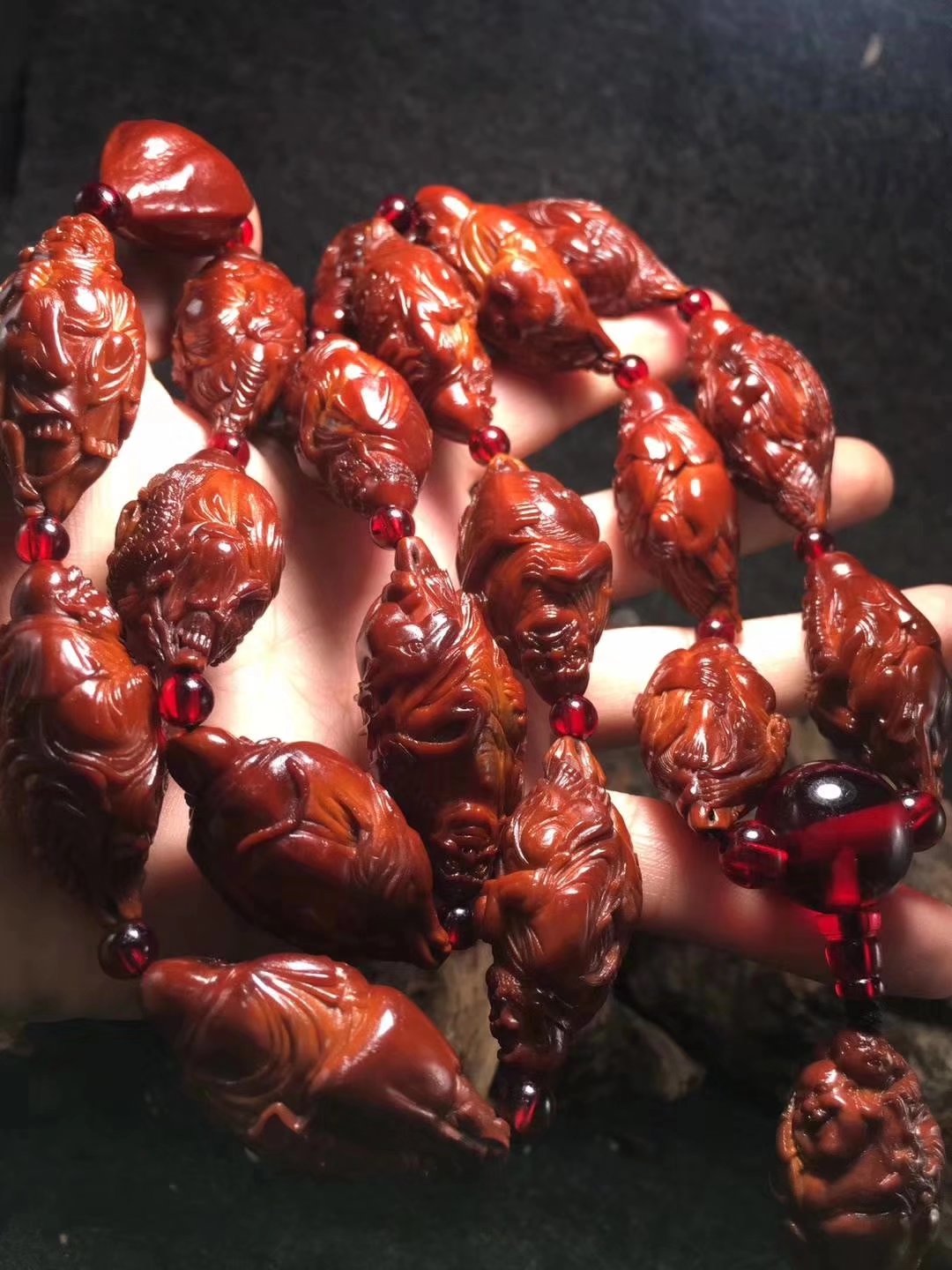 橄榄核雕怎么盘玩保养,橄榄核雕手串怎么保养和盘玩