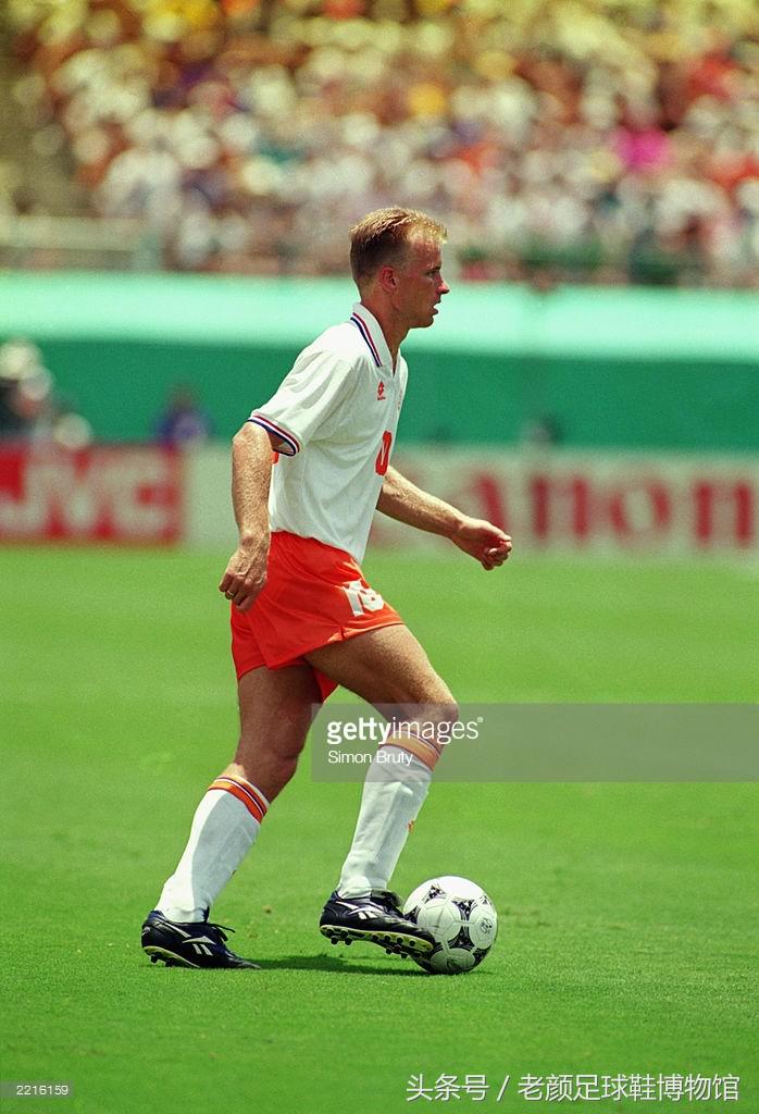 1994世界杯足球鞋回顾视频,2010世界杯足球鞋款式