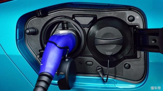 丰田终于火了三厢版登场,丰田phev插电式混合动力