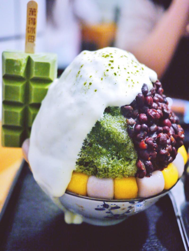 曾经的美食帝国强势回归，建设路要火了！