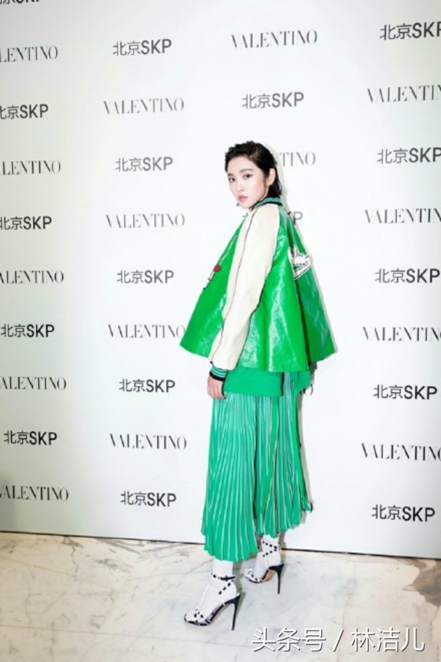 杨幂孙怡两位辣妈同台比美,杨幂和baby同款发型