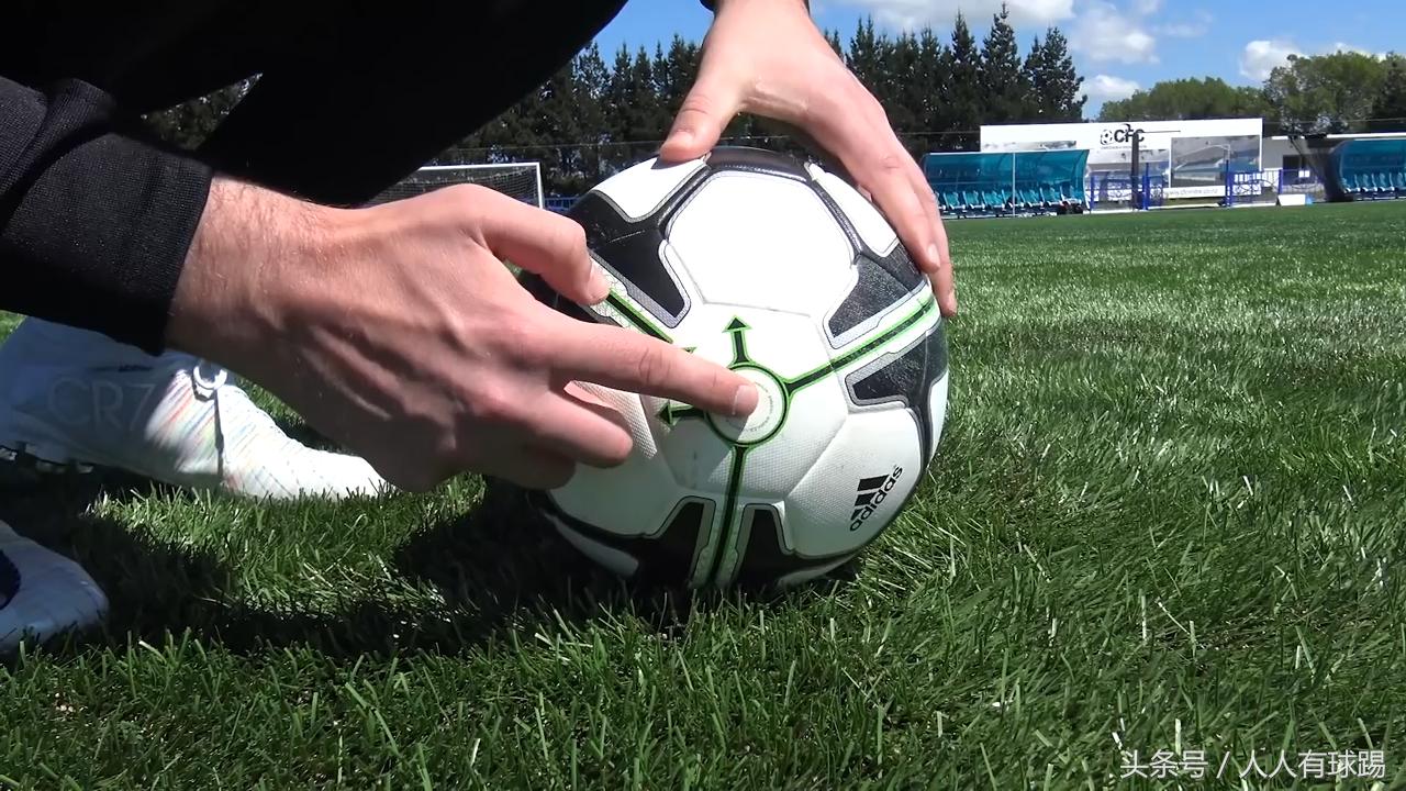 足球电梯球教学c罗,c罗的经典刷球动作