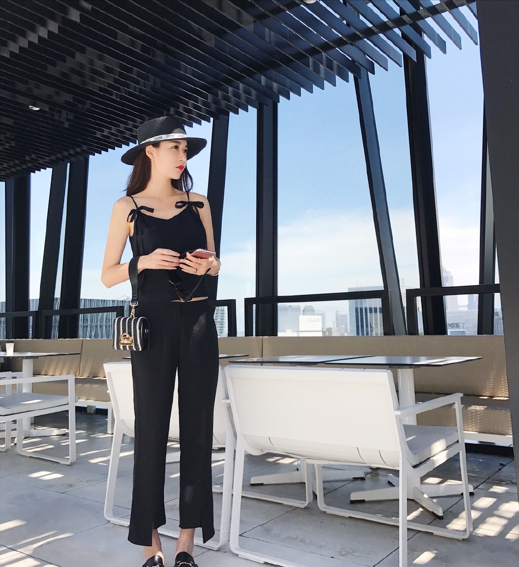 怎么练成朴素干净的气质,如何做一个气质穿搭