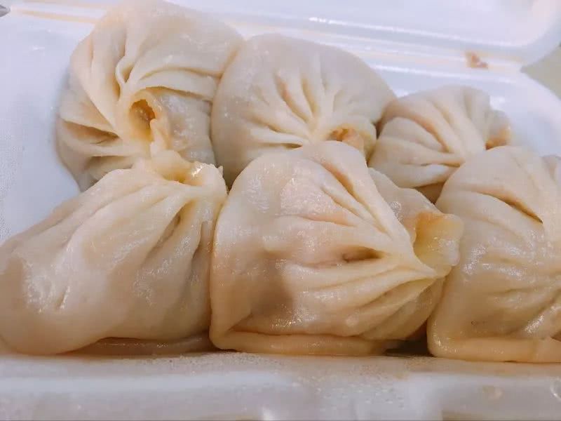 我带着秤和卷尺，去吃这几家小笼包！差点被赶跑