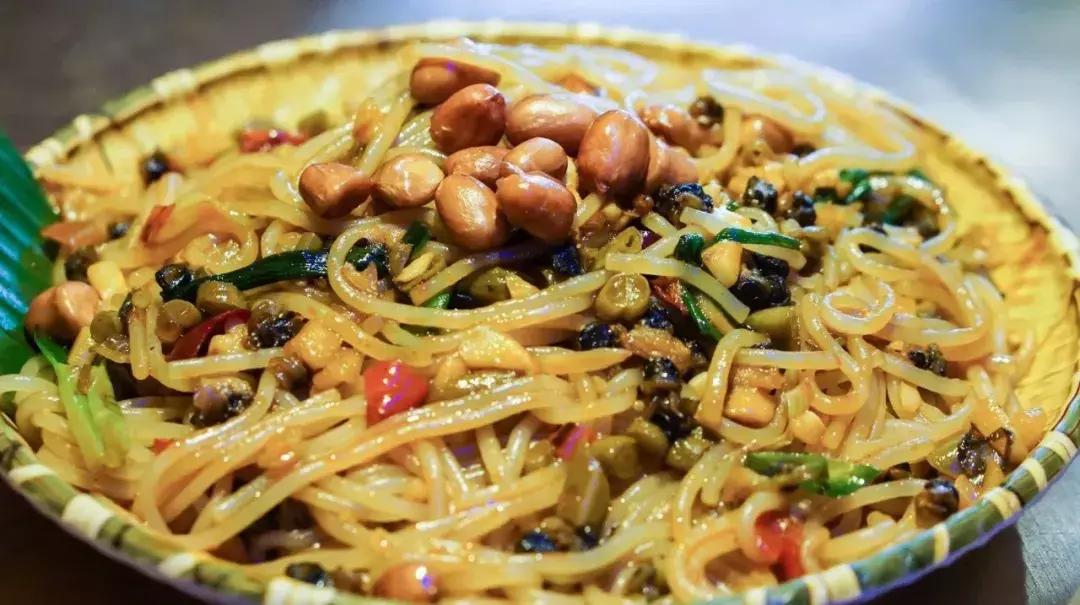 一碗螺蛳粉爱上一座城,一碗螺蛳粉只吃一半