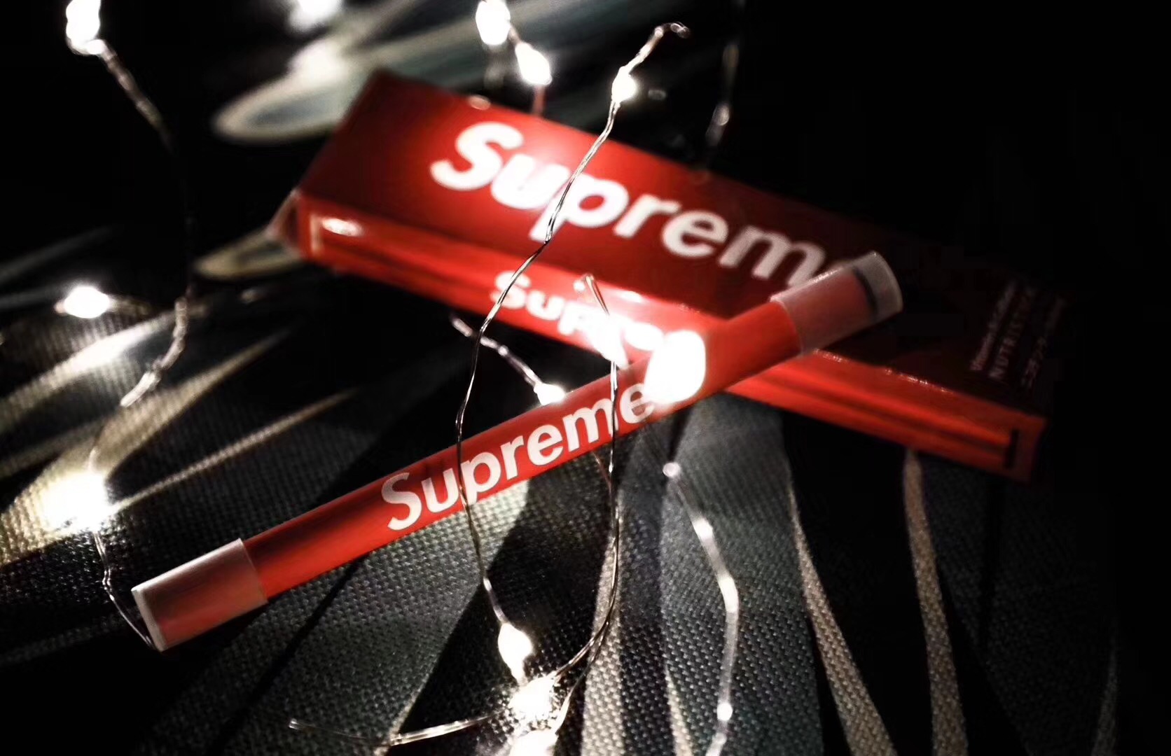 蒸汽火车头怎么能少了Supreme？跨界大王进军*子烟电**界