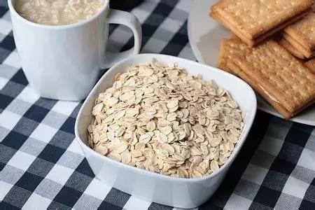 挤黑头痘痘粉刺闭口,怎么去除闭口痘