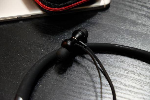 z1运动蓝牙耳机,z1蓝牙耳机跟f1哪个好