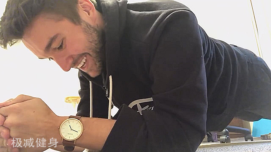 每天做平板支撑1分钟30天变化,每天平板支撑5分钟一个月变化