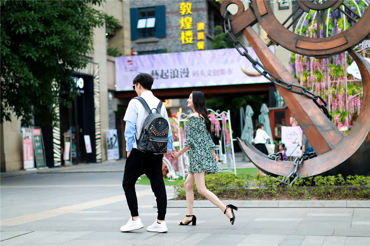 重庆小情侣秀恩爱,重庆小情侣旅游