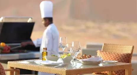 「阿布扎比」与世隔绝,充满神秘色彩の沙漠皇宫酒店