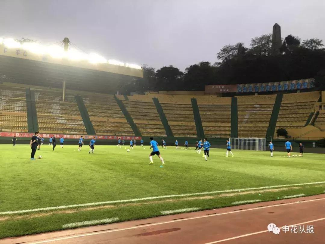 前锋线缺人，后防中坚停赛，金贵如何应对？