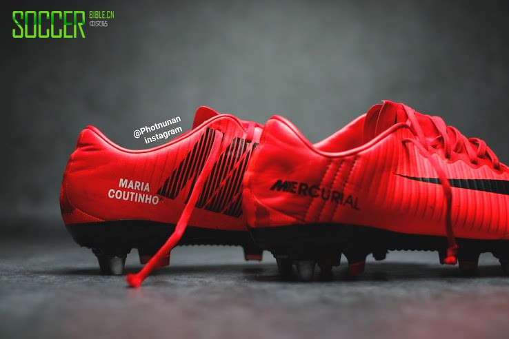 不需要再在后跟上打洞了！近距离观察库蒂尼奥独特的皮版刺客11足球鞋
