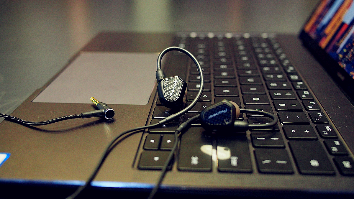 动圈式耳机煲机前后区别大吗,双动圈耳机和单圈哪个效果好