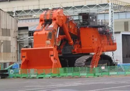 目前世界上最大的小型挖掘机,世界上最小900斤挖掘机