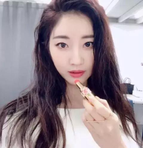 韩国女生美妆用品,韩国爱豆美妆