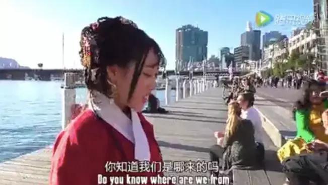 华丽汉服在外国街头惊艳外国人,中国汉服小姐姐美到哭了