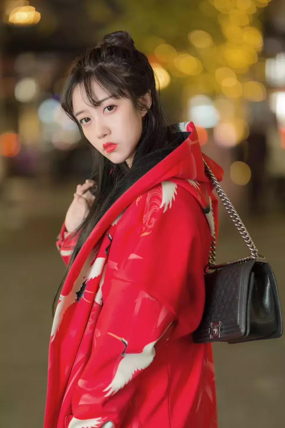 中国姑娘汉服惊呆外国人视频,中国姑娘在国外街头穿汉服惊艳了