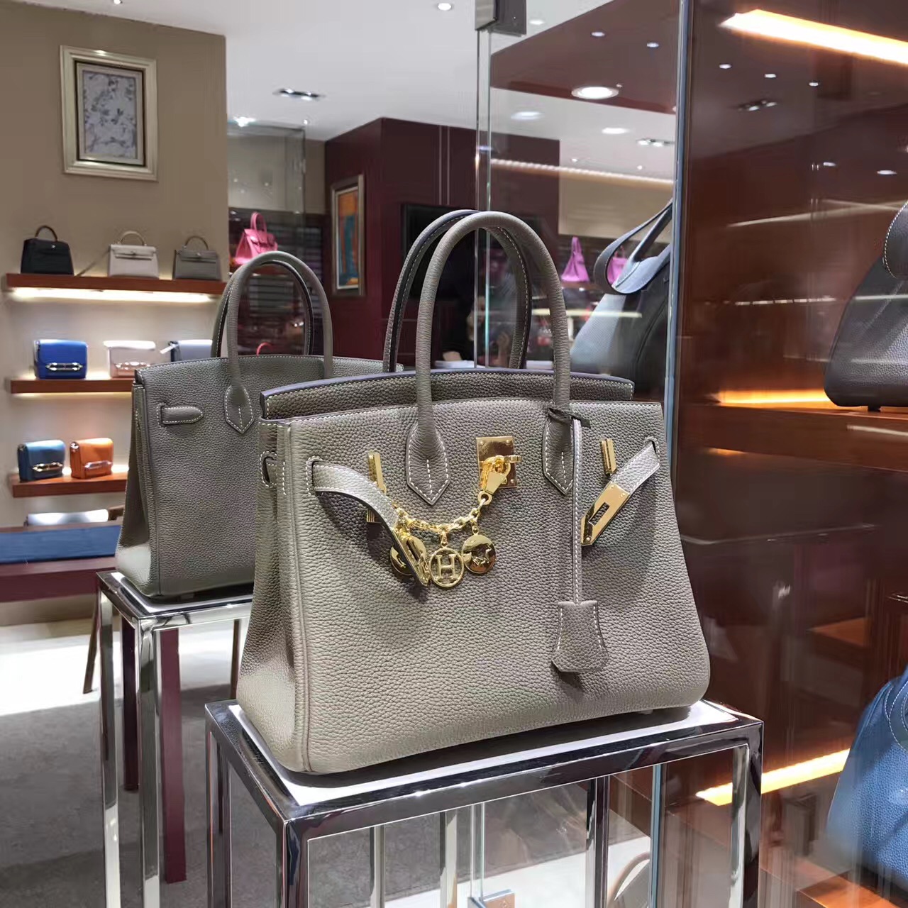 怎么看是不是真皮包,包包怎样看是真皮还是皮革