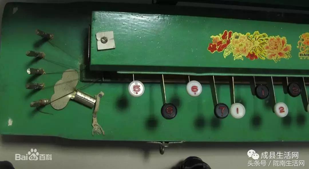 老汉弹凤凰琴,山东大爷弹凤凰琴