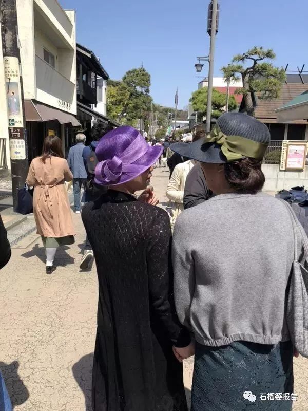 读者来稿儿童版,60来岁妈妈穿什么颜色的衣服好