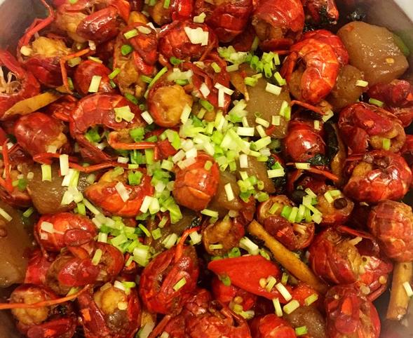 湖南魔芋豆腐龙虾的家常做法,龙虾放魔芋豆腐韭菜的做法