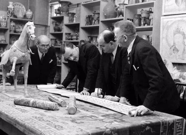 这个古董大亨是浙江湖州人，却将大批国宝捐赠他国？