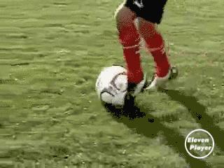 如何教零基础小孩子踢球,小孩练足球基本功多久踢球