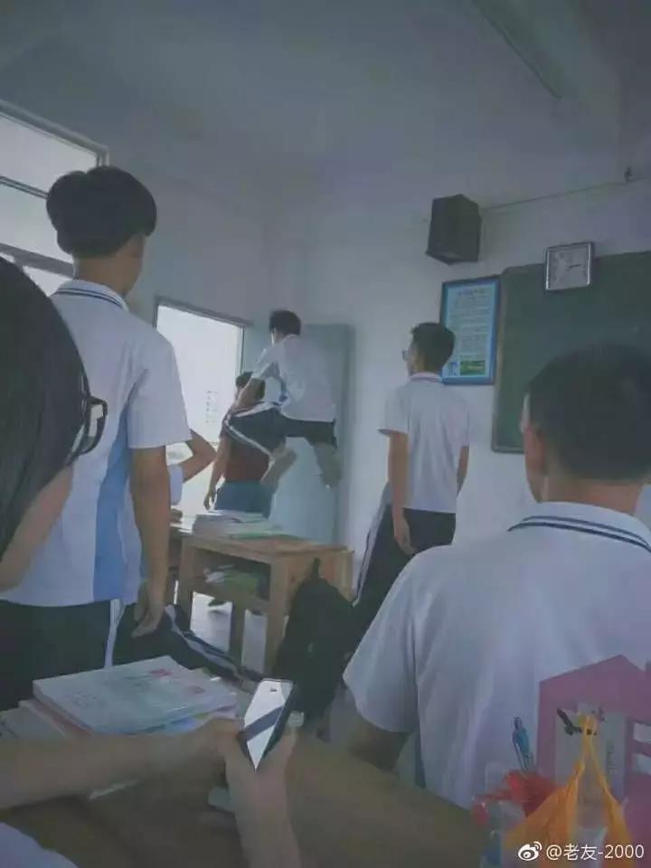 同桌很贱老骂我怎么办,同桌有口臭还特别贱怎么办