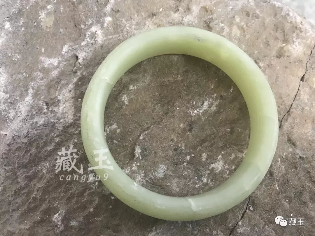 玉镯为什么容易断裂,圆条玉镯容易断