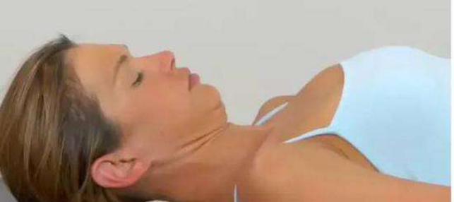 康复医生纠正驼背,如何矫正驼背简单办法