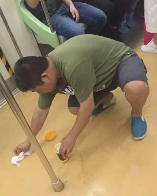 董卿跪,董卿下跪的节目