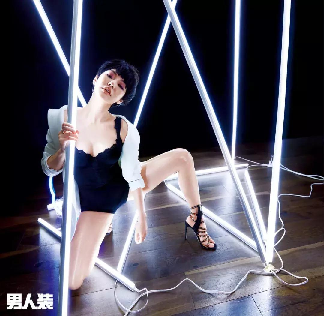 小S登上了《男人装》