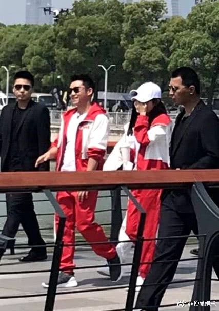 杨幂参加跑男是哪两次,杨幂被路人拍下参加跑男一幕